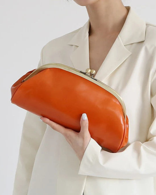 Clutch Feminina Vintage com Fecho de Metal – Elegância Clássica em Couro Ecológico