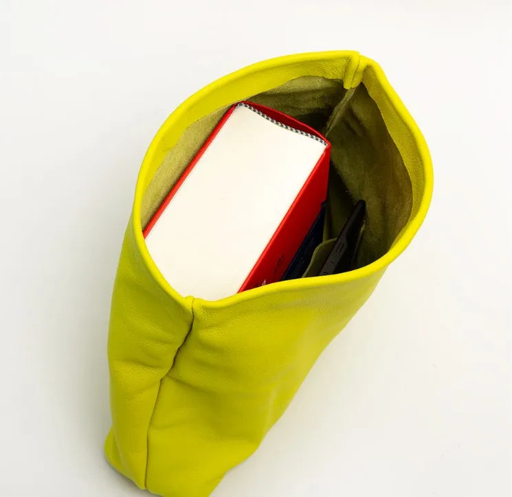 Clutch Feminina em Couro Legítimo – Design Elegante