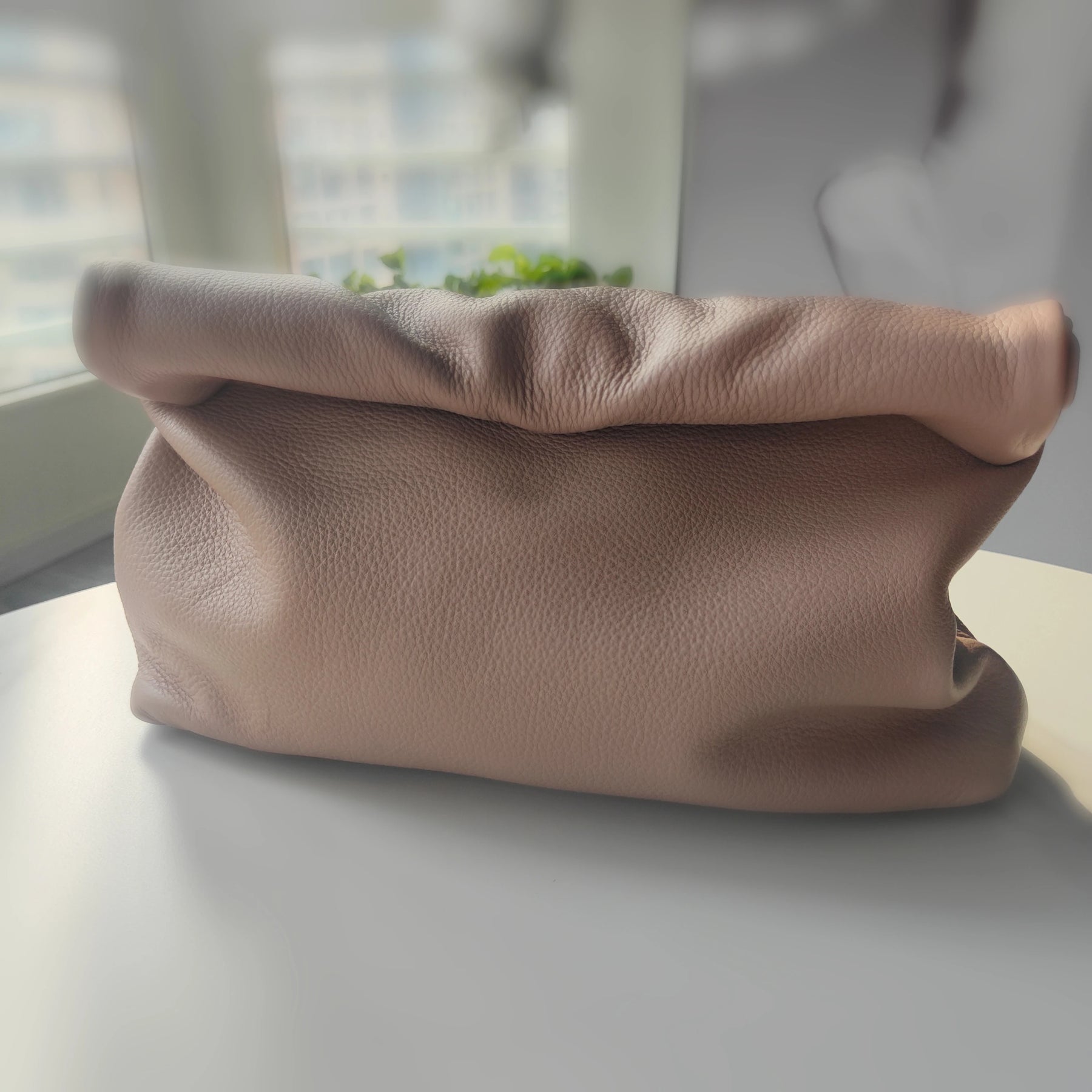 Clutch Feminina em Couro Legítimo – Design Elegante