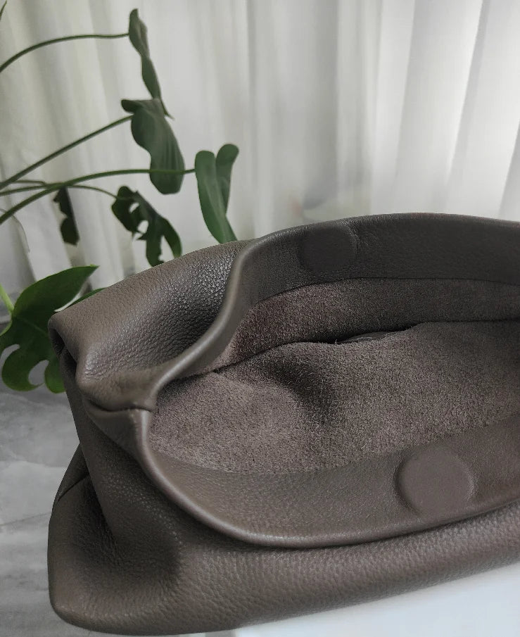 Clutch Feminina em Couro Legítimo – Design Elegante