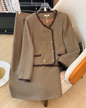 Conjunto Plus Size Charme Parisiense – Jaqueta e Saia de Cintura Alta