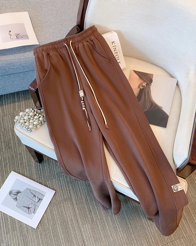 Calça Plus Size em Algodão– Conforto e Versatilidade para Todas as Estações