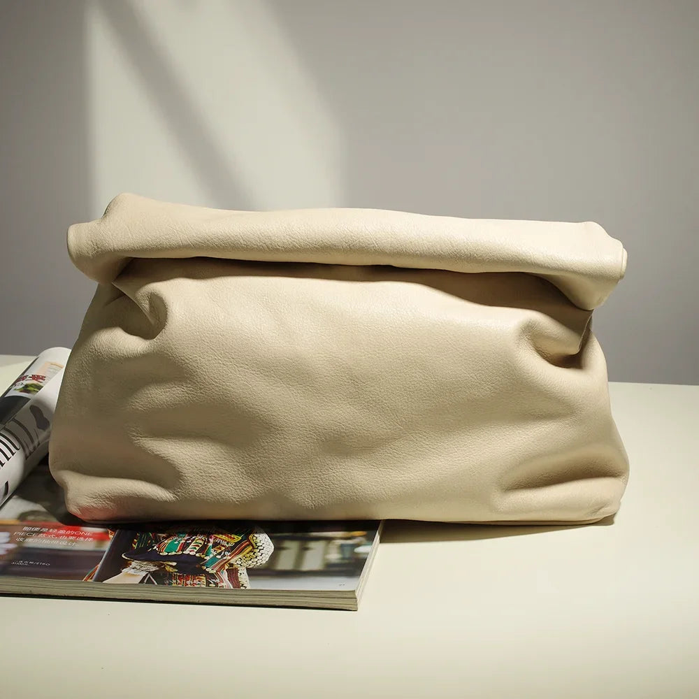 Clutch Feminina em Couro Legítimo – Design Elegante