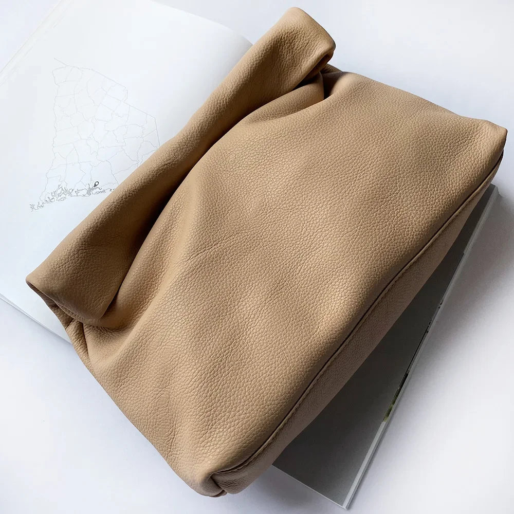 Clutch Feminina em Couro Legítimo – Design Elegante