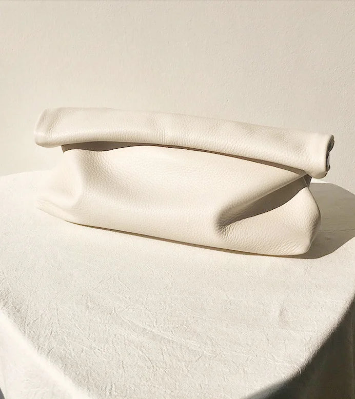 Clutch Feminina em Couro Legítimo – Design Elegante