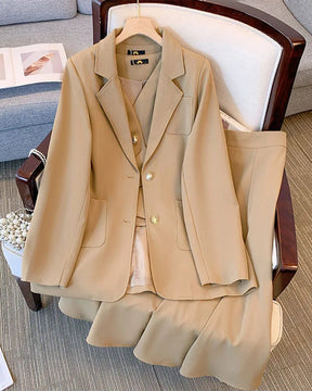 Conjunto Plus Size Executiva – Terno 3 Peças com Casaco, Colete e Saia Midi