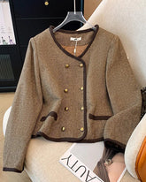 Conjunto Plus Size Charme Parisiense – Jaqueta e Saia de Cintura Alta