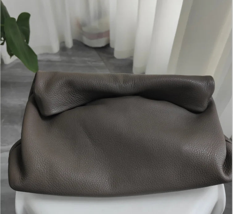 Clutch Feminina em Couro Legítimo – Design Elegante