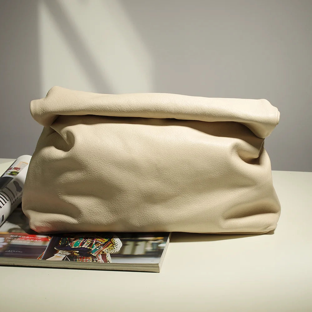 Clutch Feminina em Couro Legítimo – Design Elegante