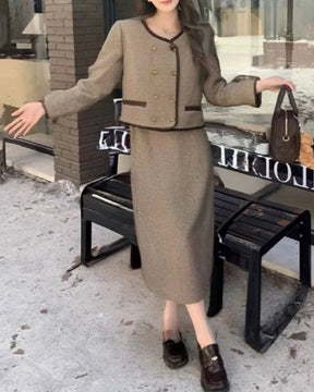 Conjunto Plus Size Charme Parisiense – Jaqueta e Saia de Cintura Alta