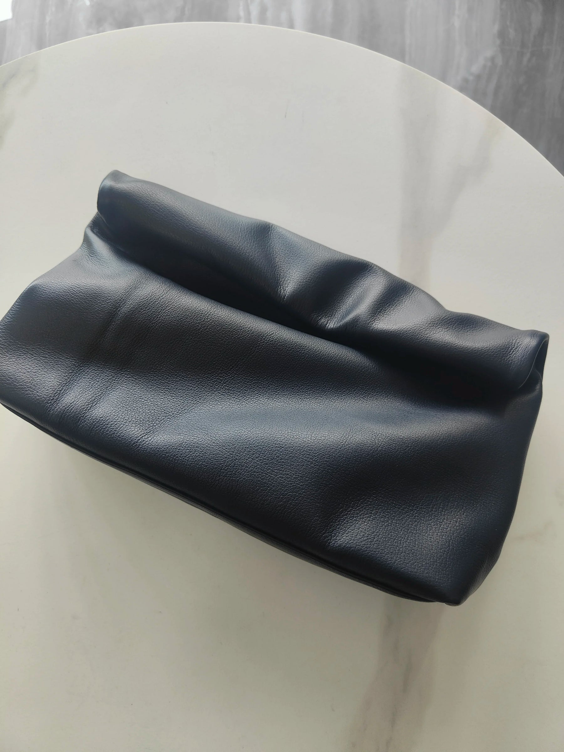 Clutch Feminina em Couro Legítimo – Design Elegante