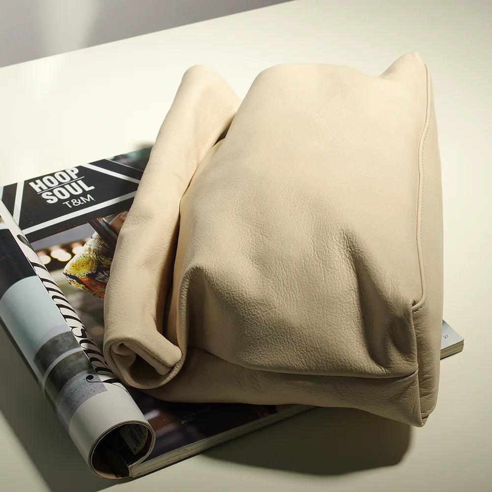 Clutch Feminina em Couro Legítimo – Design Elegante