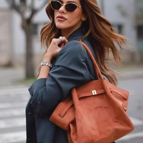 Bolsa Feminina em Camurça – Design Moderno e Compacto com Alça de Mão e Transversal