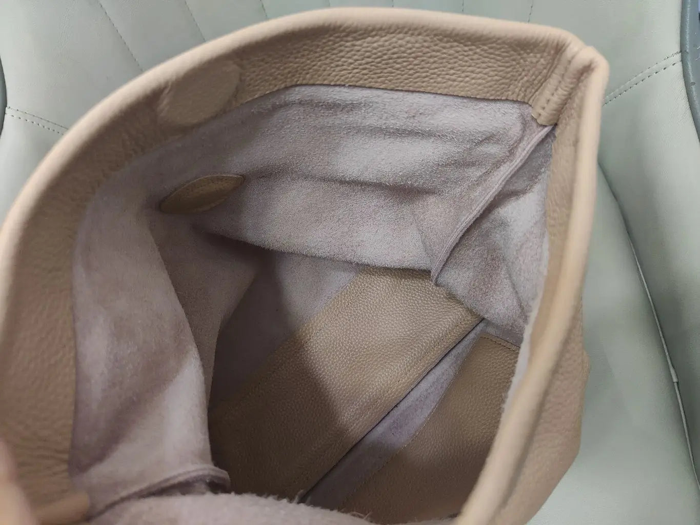 Clutch Feminina em Couro Legítimo – Design Elegante